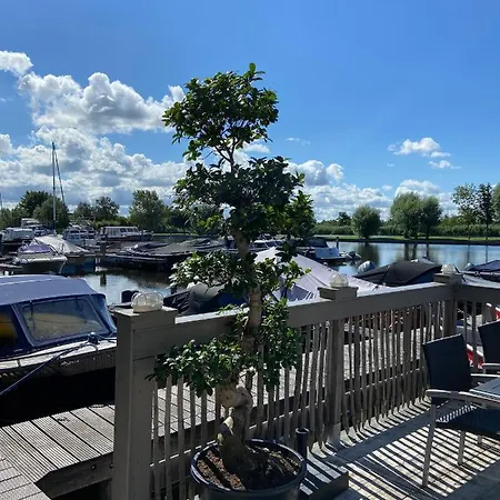 Carpe Diem Houseboat *