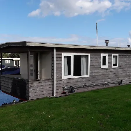 Chalet Carpe Diem Houseboat