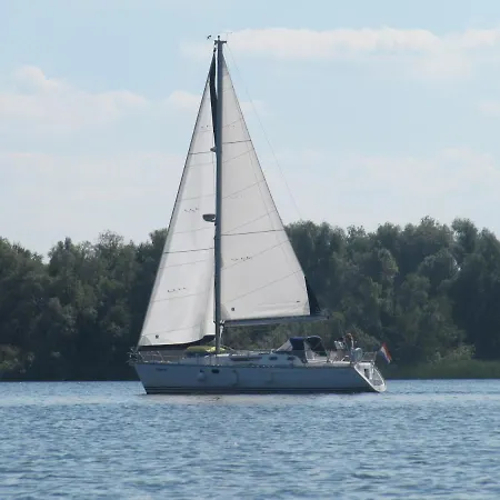 Carpe Diem Houseboat Chalet